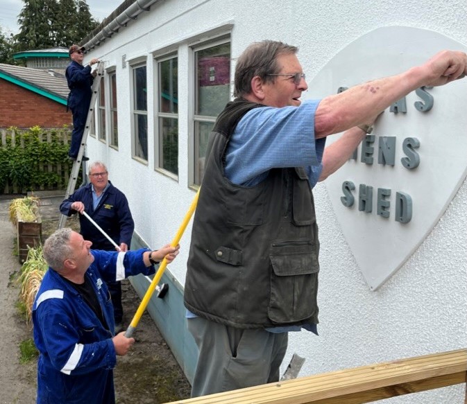 Borders Shed Network Project Volunteers on a summer spruce up. 