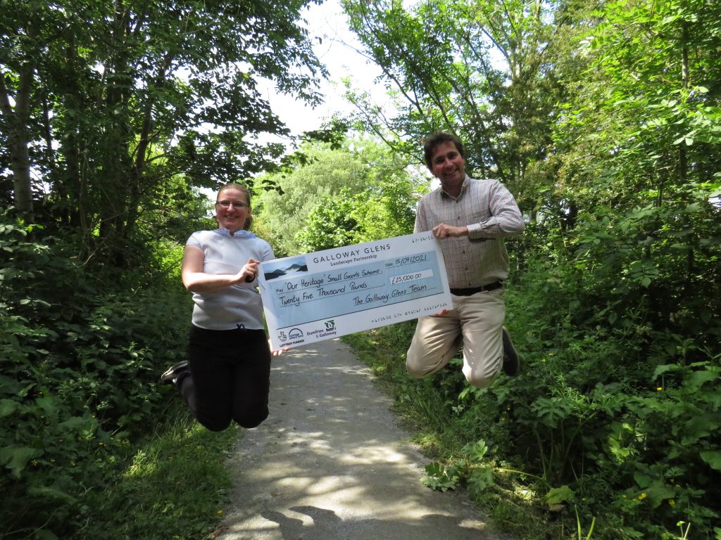 Anna Harvey and McNabb Laurie holding the big SGS cheque