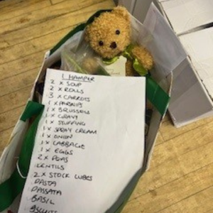 Supporting Families at Christmas: Julie’s Volunteering with Us2U