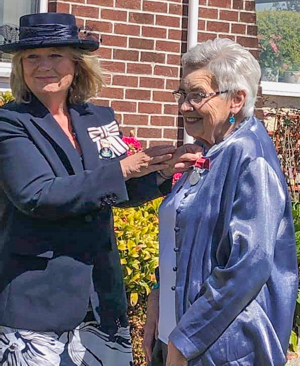 Lord Lieutenant for Wigtown Aileen Brewis presents the BEM to Mairi Ann McIntyre.
